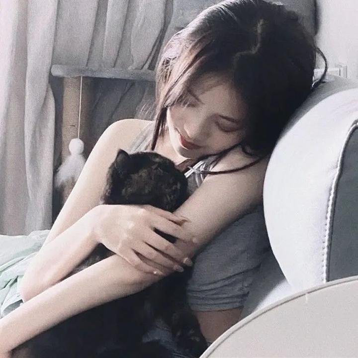 储物柜女孩